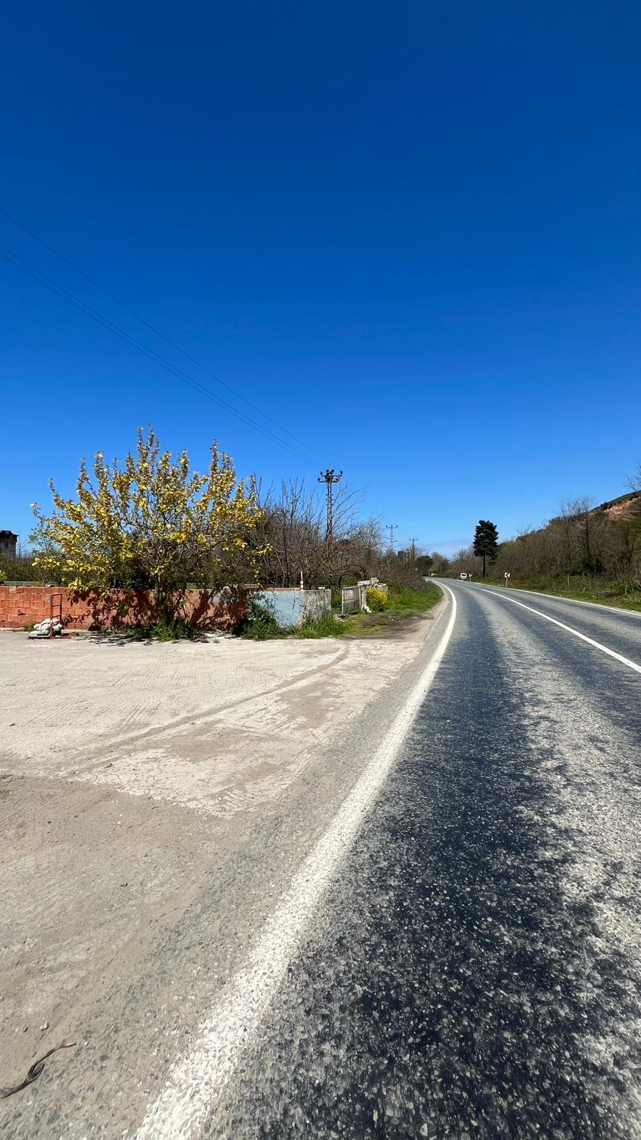 MABEL'DEN 1 DÖNÜM ARSA İÇİNDE ANAYOLA CEPHE KİRALIK DÜKKAN